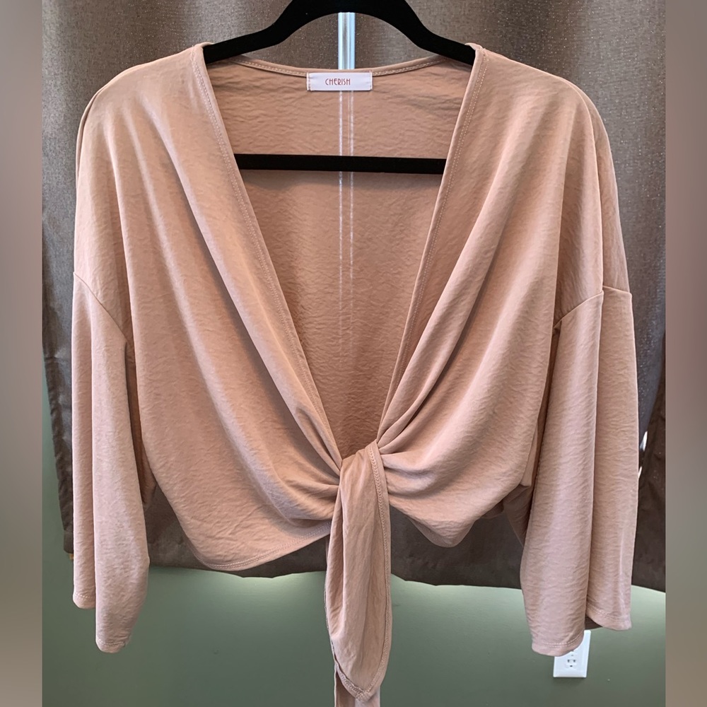 Boutique top. Front tie.